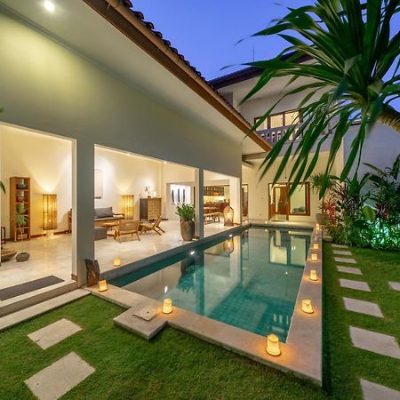 Amandaru Villa By Rpm レギャン エクステリア 写真